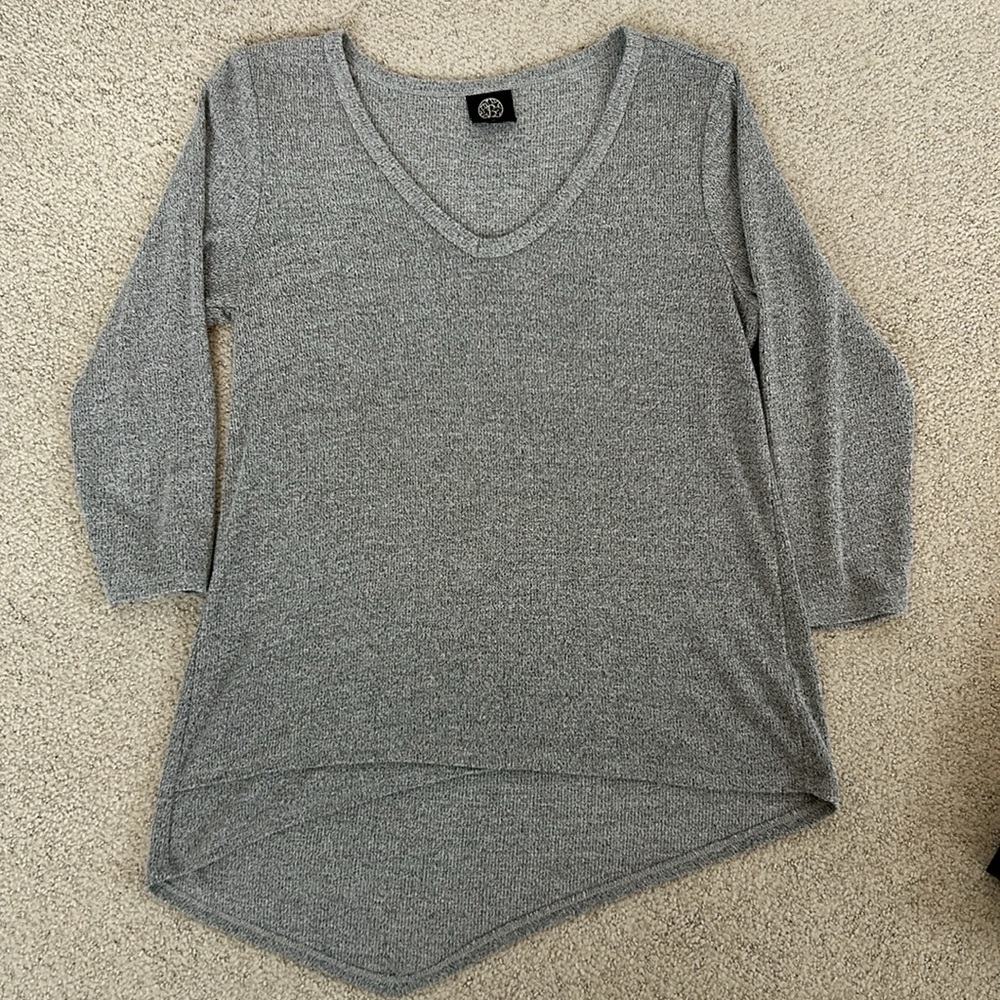 Bobeau Asymmetrical Hem Knit Tunic Top Gray Size M V-Neck 3/4 Sleeve